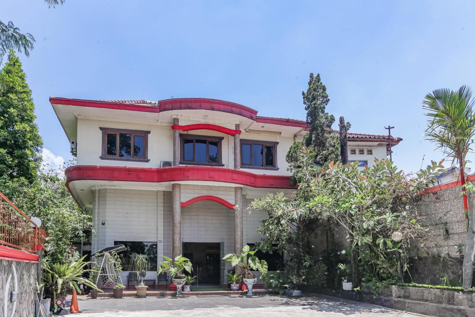 Collection O Puncak Bogor Near Taman Safari Indonesia Formerly Hotel Andalus Exterior photo