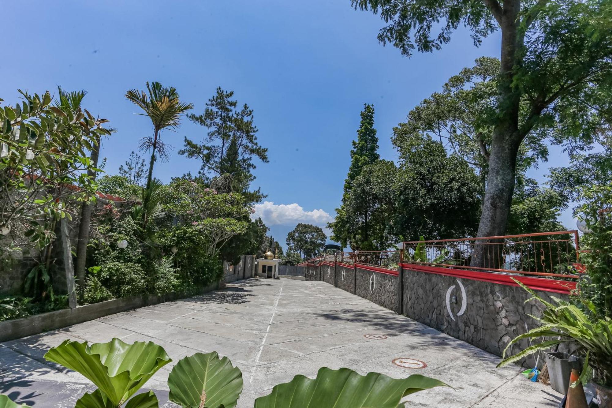Collection O Puncak Bogor Near Taman Safari Indonesia Formerly Hotel Andalus Exterior photo